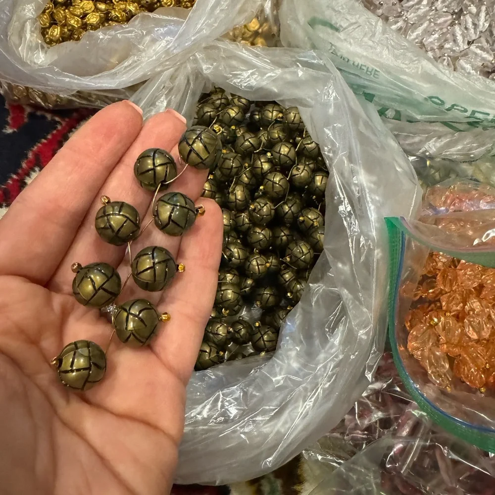 Bulk of handmade beaded blooms - Picture 8 of 10